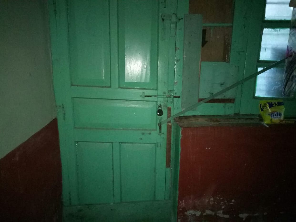 Cash and gas cylinders stolen by breaking locks