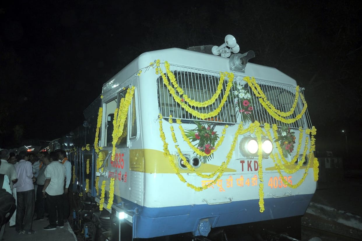 Service CNG train arrived late on the first day