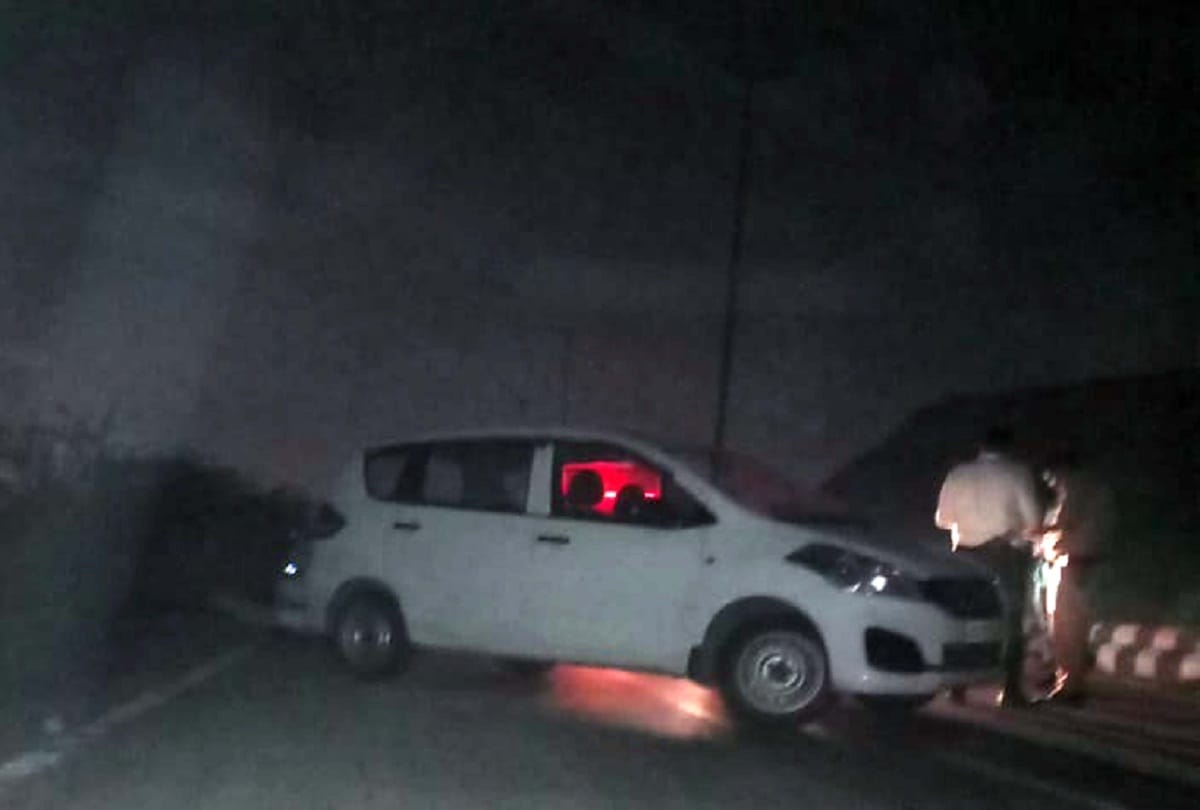 Two crooks arrested by delhi police in encounters at two places in delhi