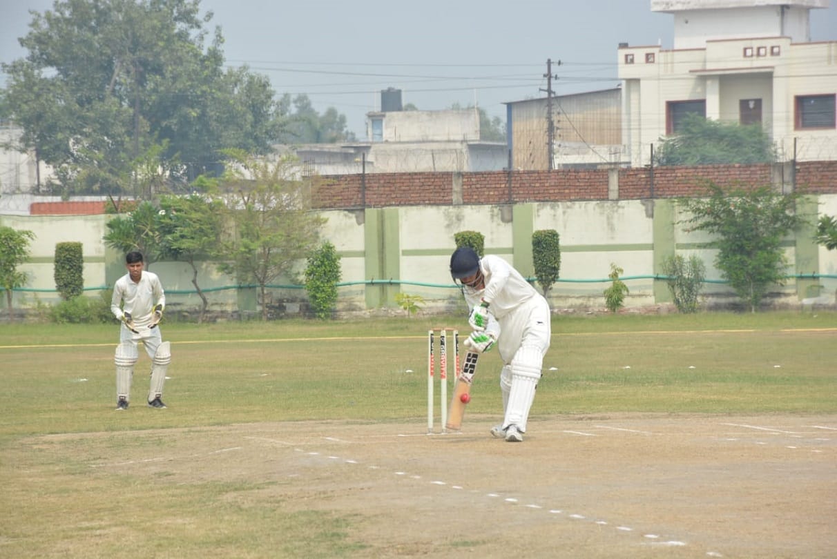 three dots school defeated sant fidelis school by ten wickets