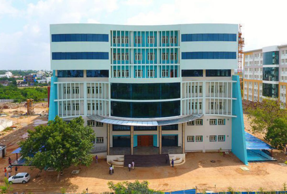In dubai, Sudhakar R Rao gives Rs one crore 20 lakhs to institute NIT Warangal