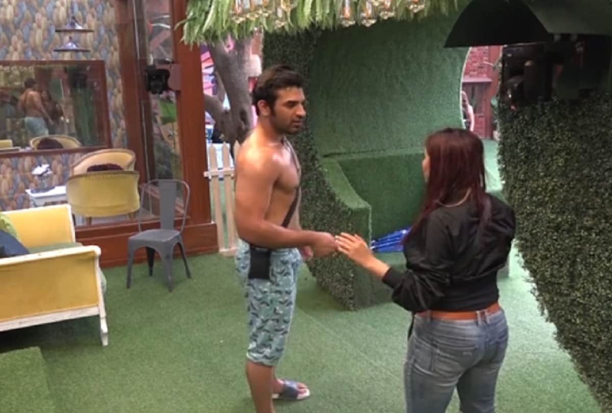 Bigg Boss 13 Shehnaz Kaur holding Siddharth Shukla Paras Chhabra get jealous