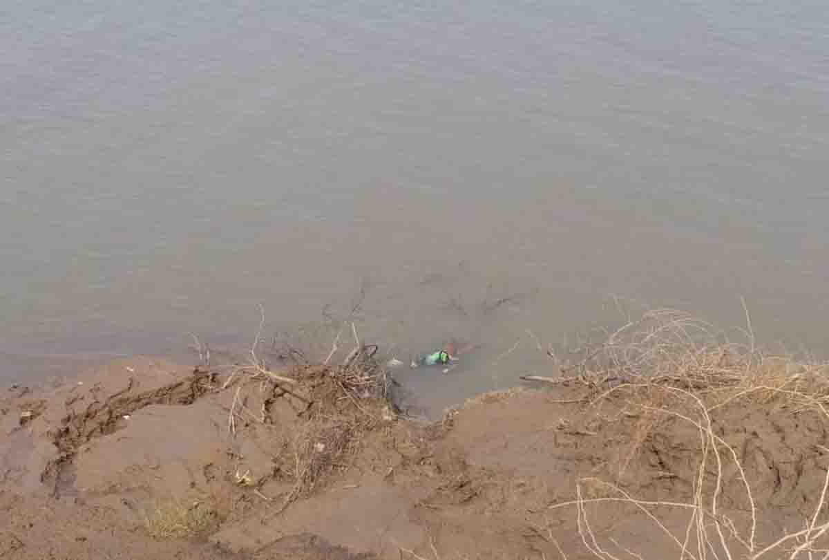 Dead body of 12th class student found in Pandu river, he was missing from Gujaini, family members said body wa