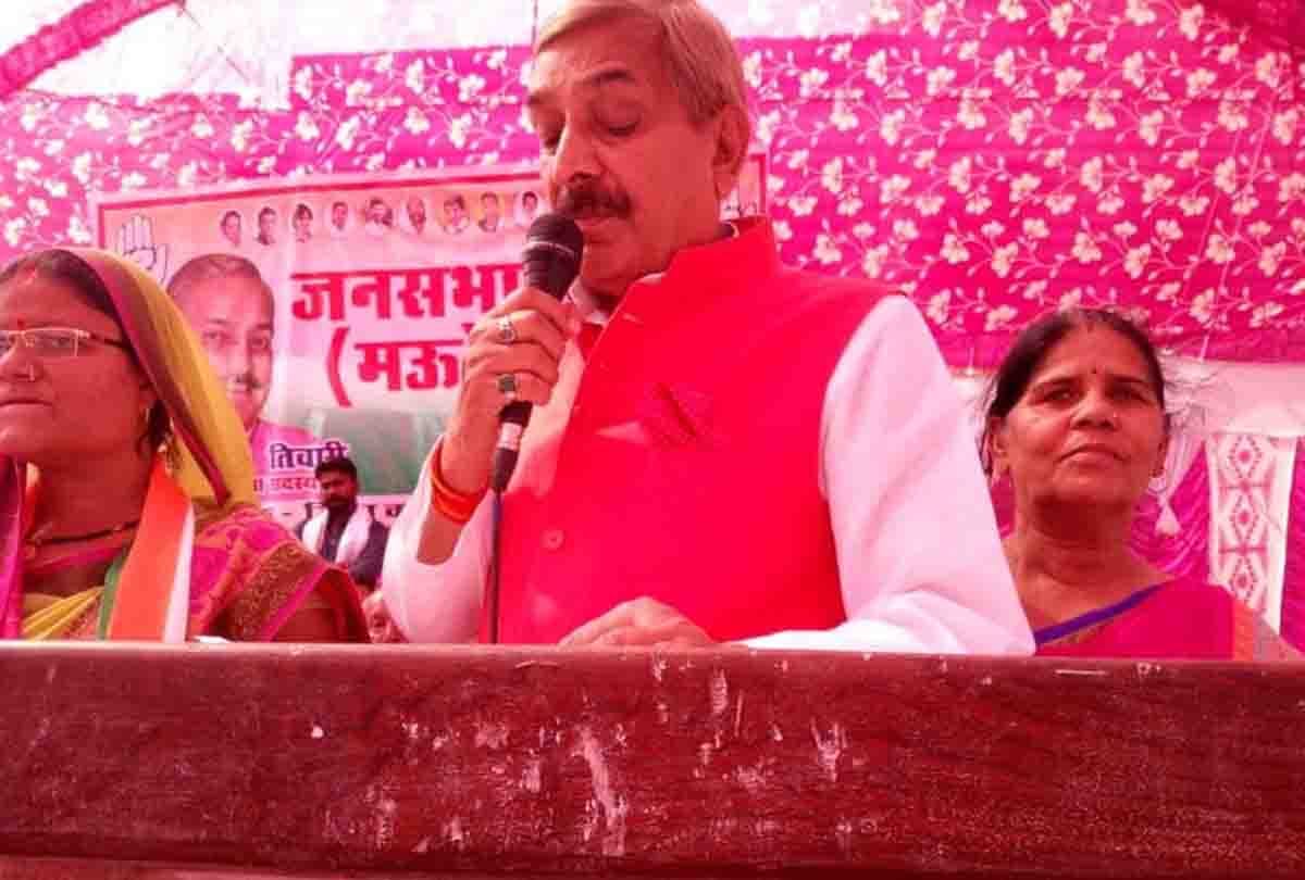 Rajya Sabha MP Pramod Tiwari seeks votes in favor of Congress candidate in chitrakoot