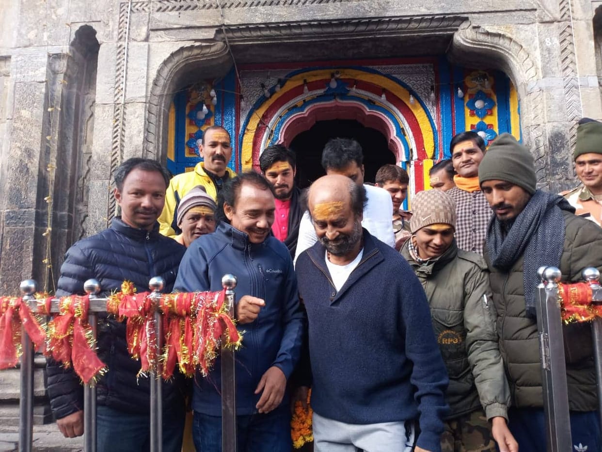 super start Rajinikanth Worship kedarnath temple with his daughter