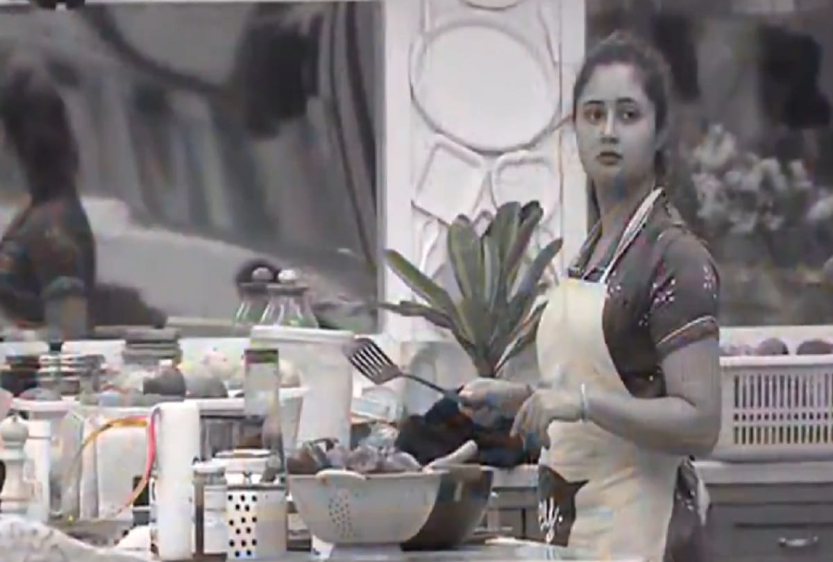 Bigg Boss 13 Rashami Desai Asim Riaz fight food actress says I am not your father servant