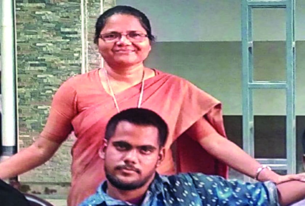 Manzilen aur bhi hai, Polythene house, family of three and a campaign