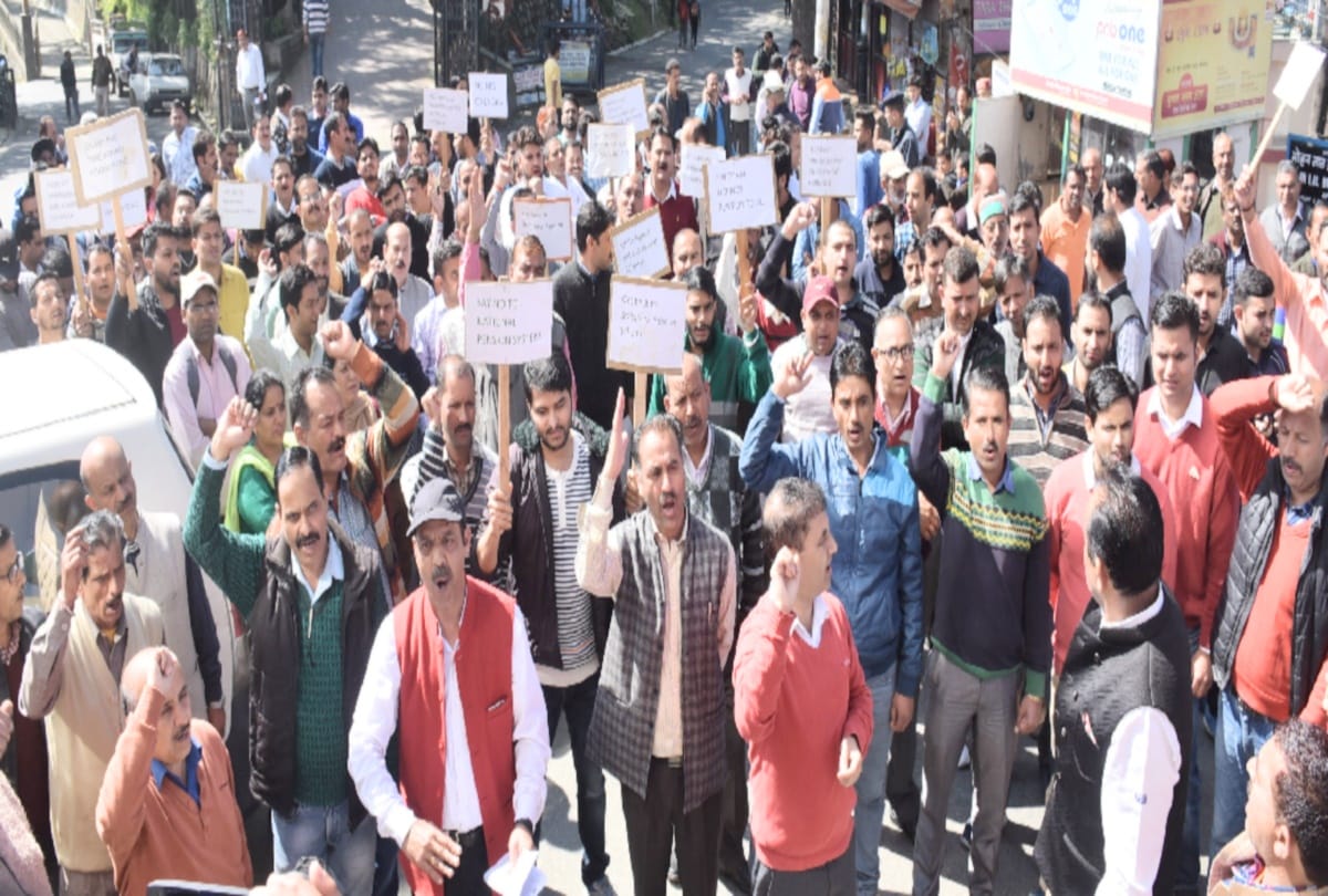 Central employees protest in shimla against government policies