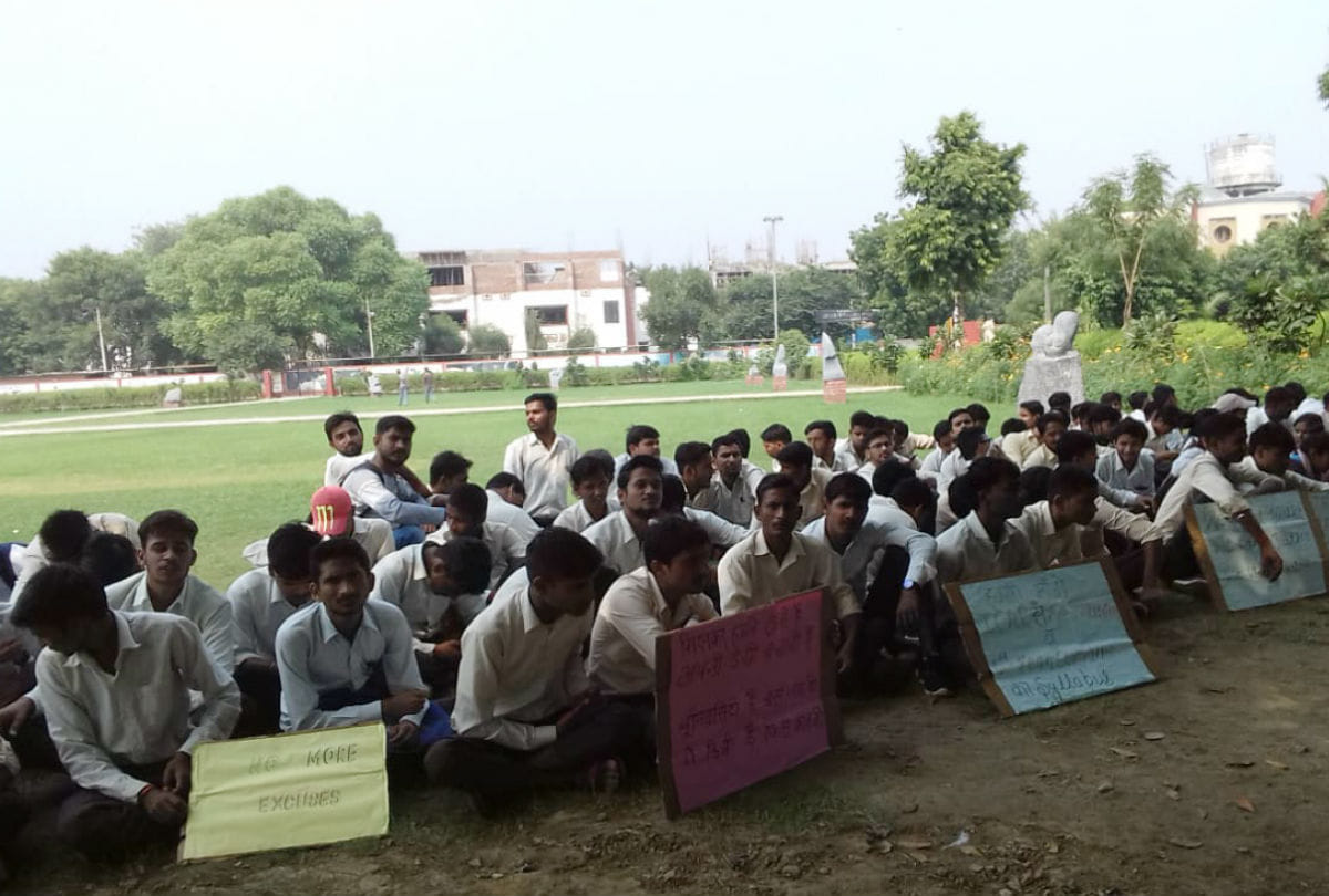 RBS College agricultural students Protest for affiliated with ICAR