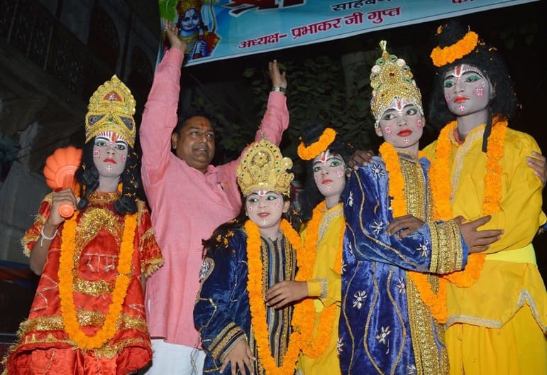 As soon as the meeting of the four brothers, the fair complex resonated with cheer