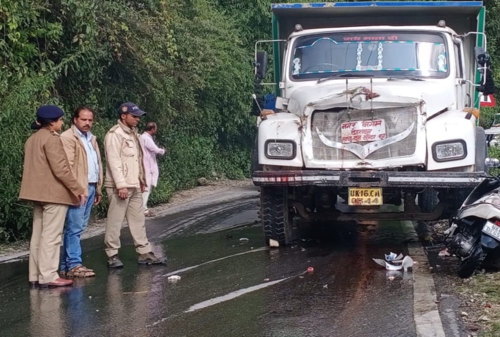 Tourist Two Youth Scooty Collide with truck in Mussoorie Scary death on spot