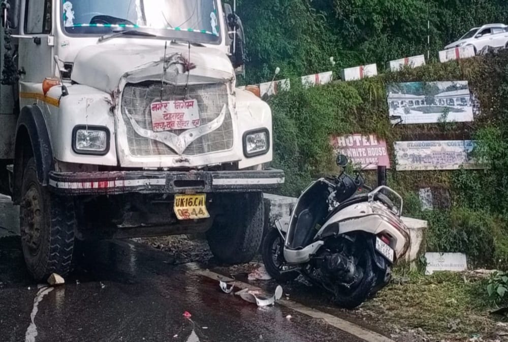 Tourist Two Youth Scooty Collide with truck in Mussoorie Scary death on spot