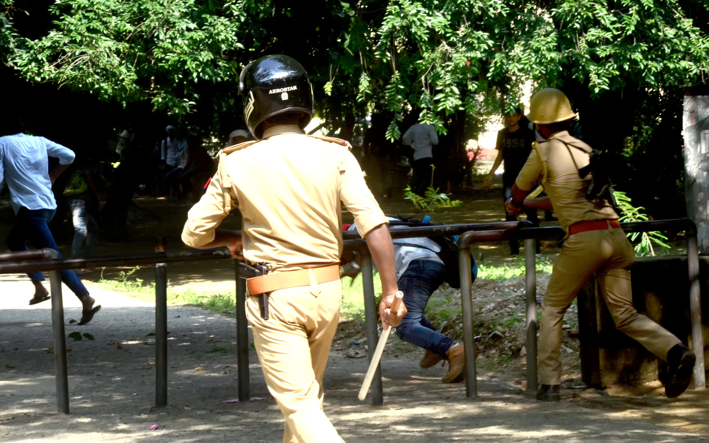 Ruckus, lathicharge, sabotage and stone pelting against the student council in Allahabad University