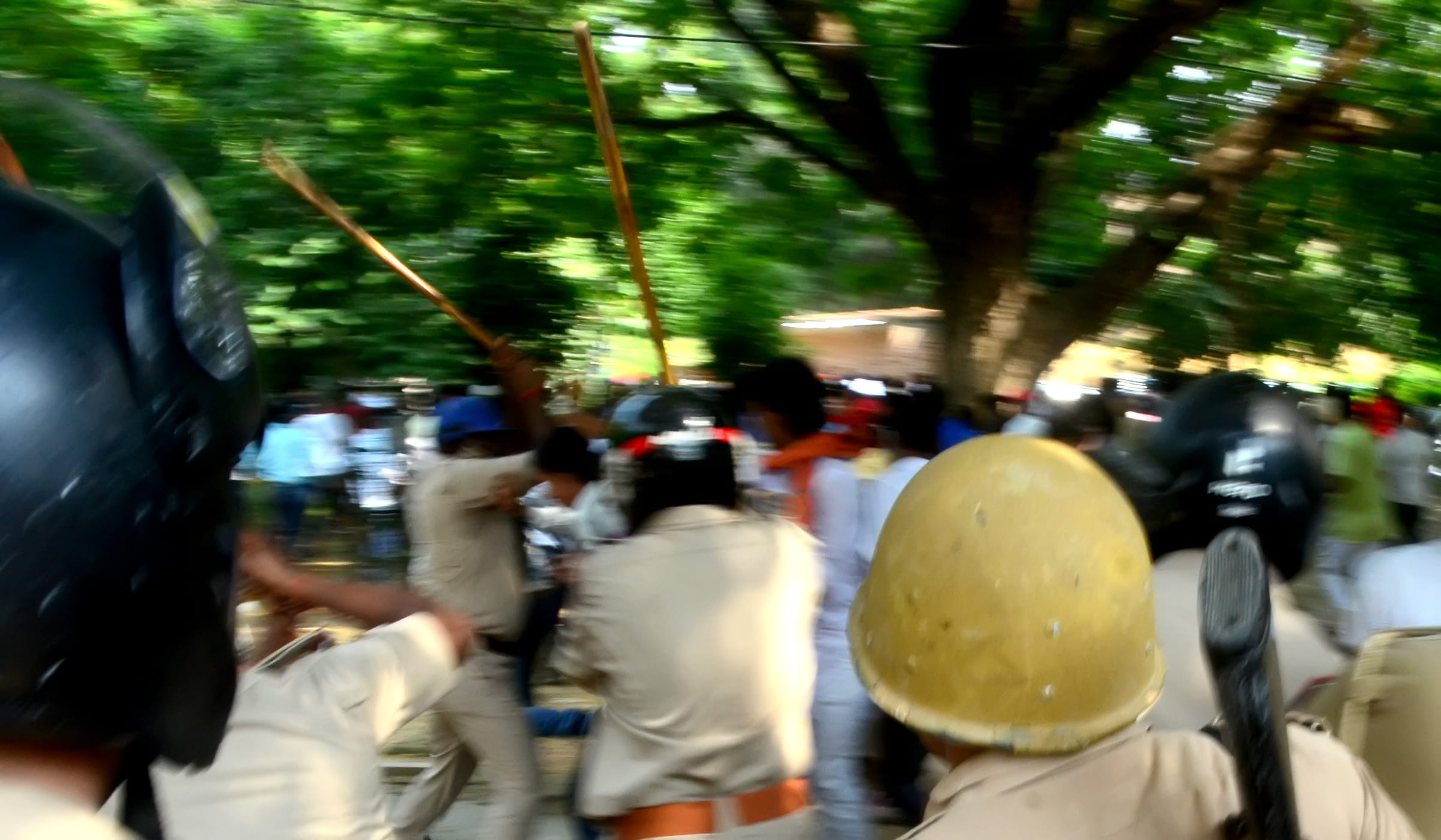 Ruckus, lathicharge, sabotage and stone pelting against the student council in Allahabad University