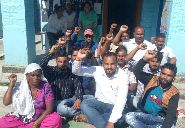 Clean workers protest against contractual practice