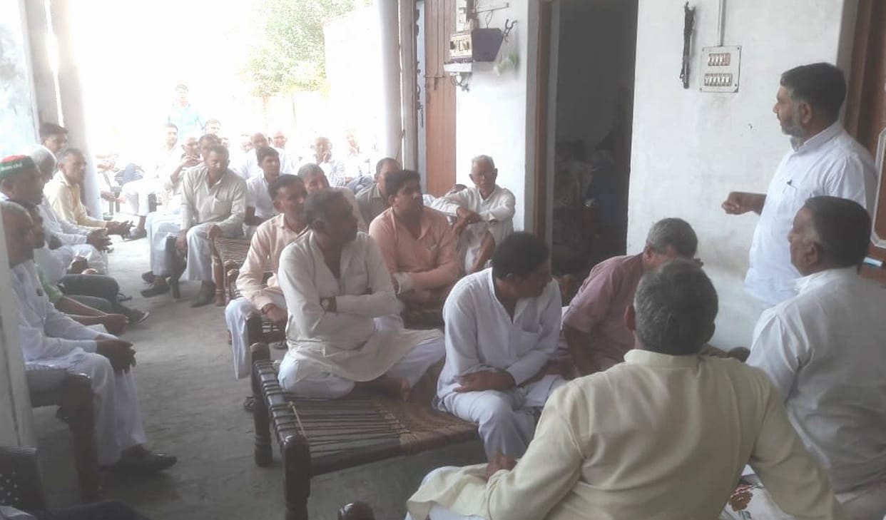 Farmers sit on DM office since 21