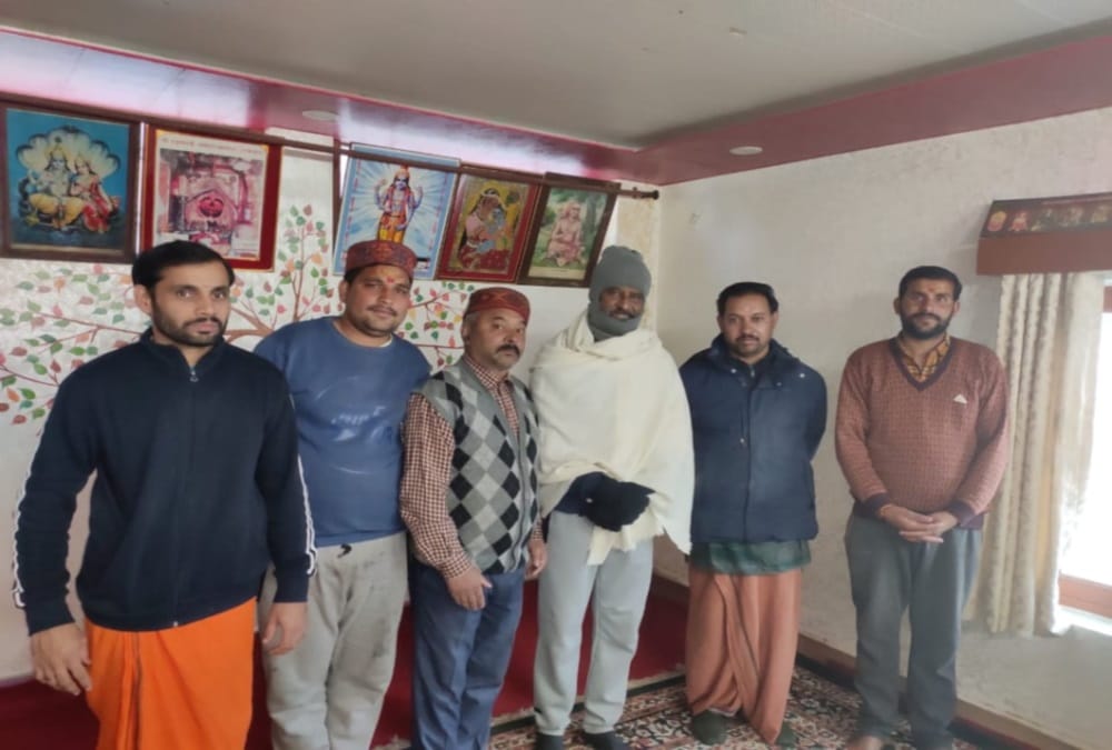 Rajinikanth Wear Monkey Cap and Shawl fans Not identify in badrinath