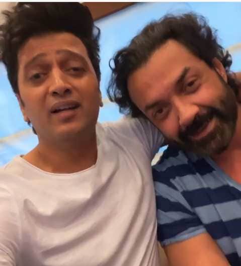 akshay kumar not reached at kapil sharma show riteish deshkumh and bobby deol fun