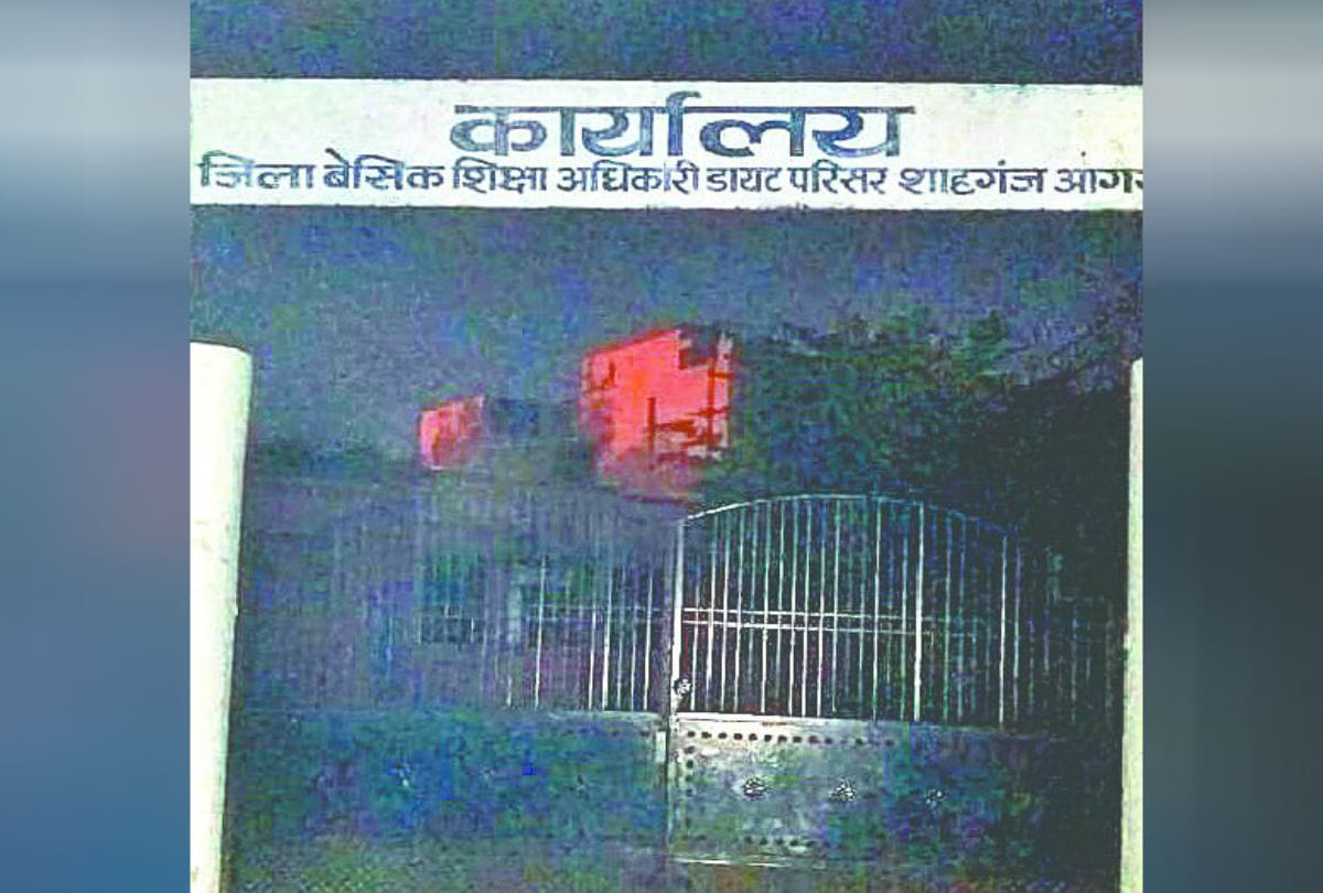 fake teachers set fire in bsa office agra