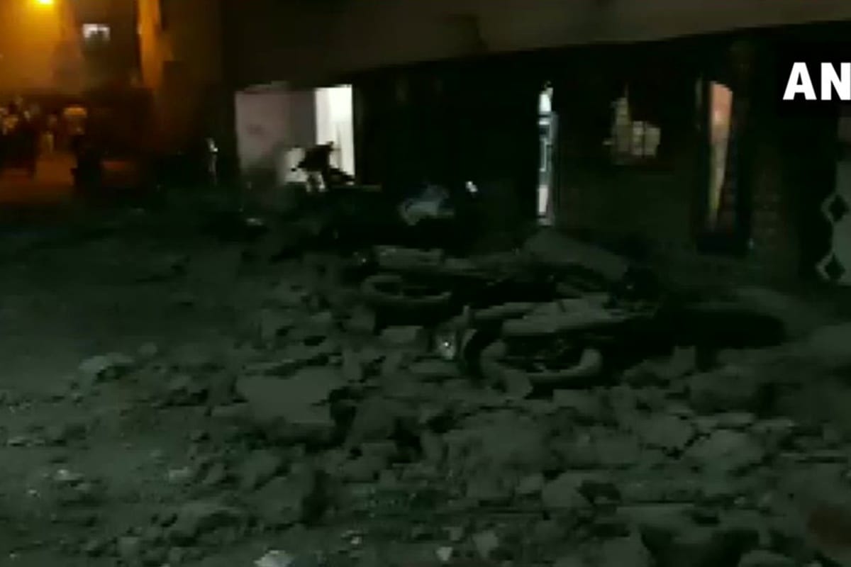 slab of building collapsed in Virar and rescue officials believe five-year-old girl may be trapped