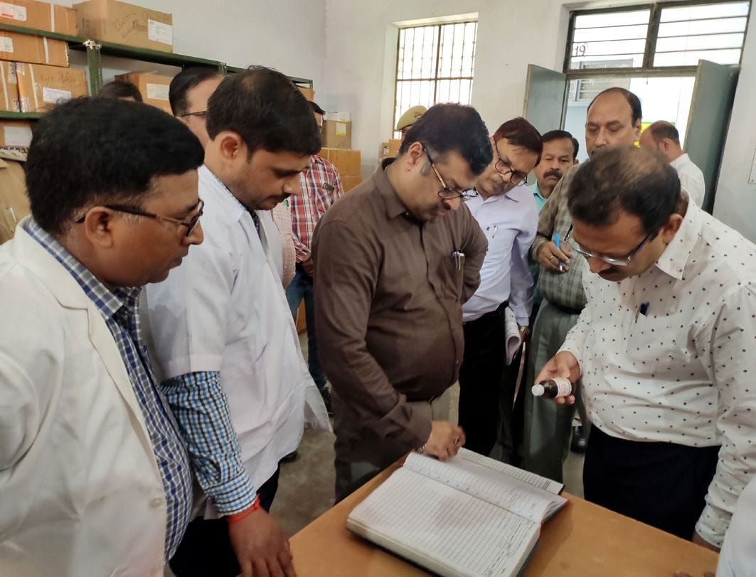 stor mein mileen eksapaayar davaen, vaard mein mile makkhee-machchhar