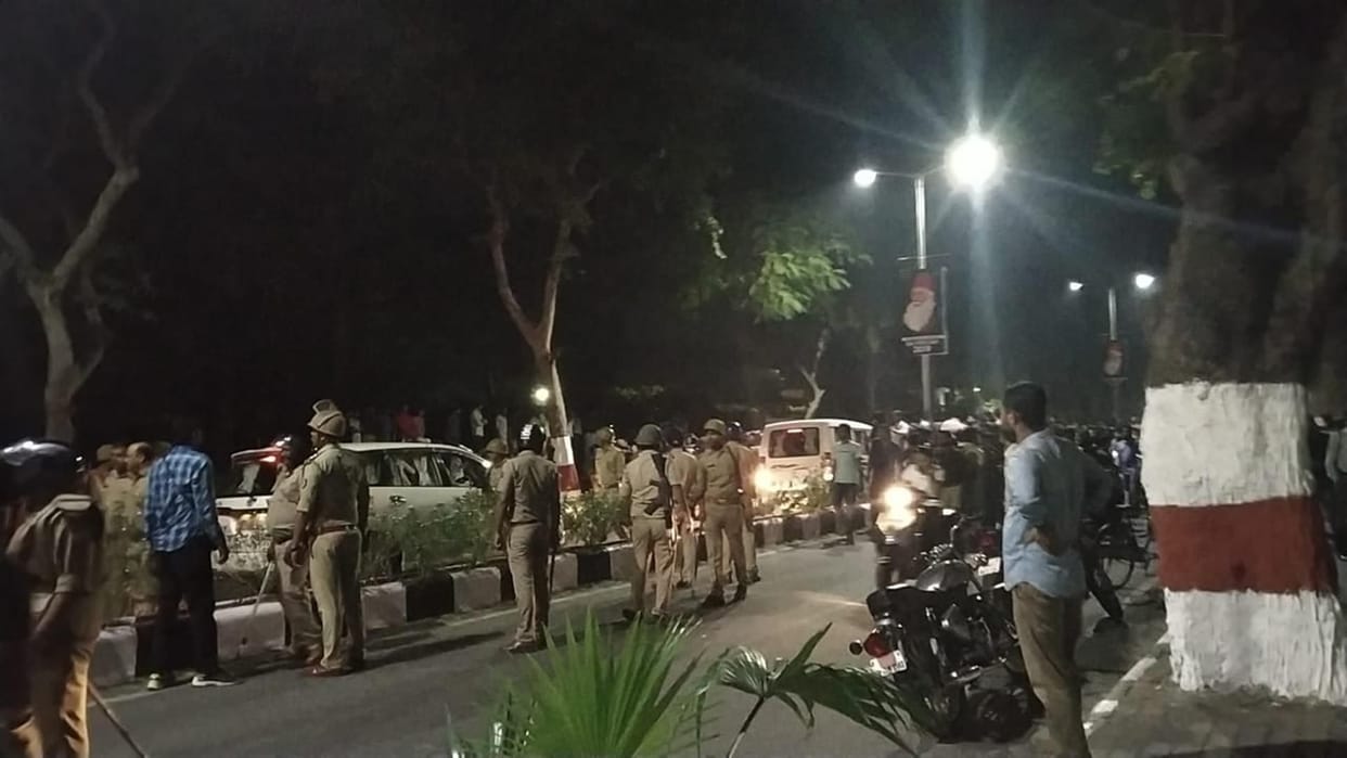 Tense And ruckus in Aligarh muslim university after student's suicide