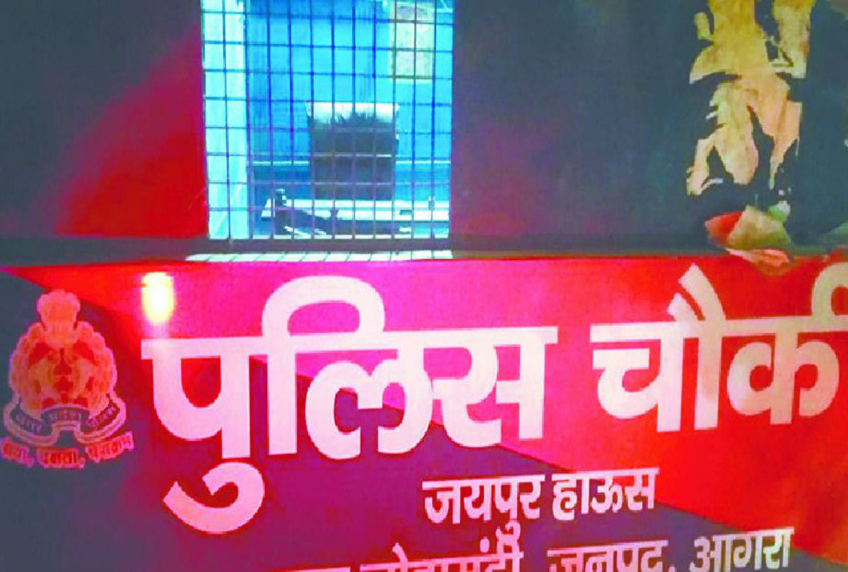 Agra Police Reality Check in Mid Night Lock Founds in Chowki