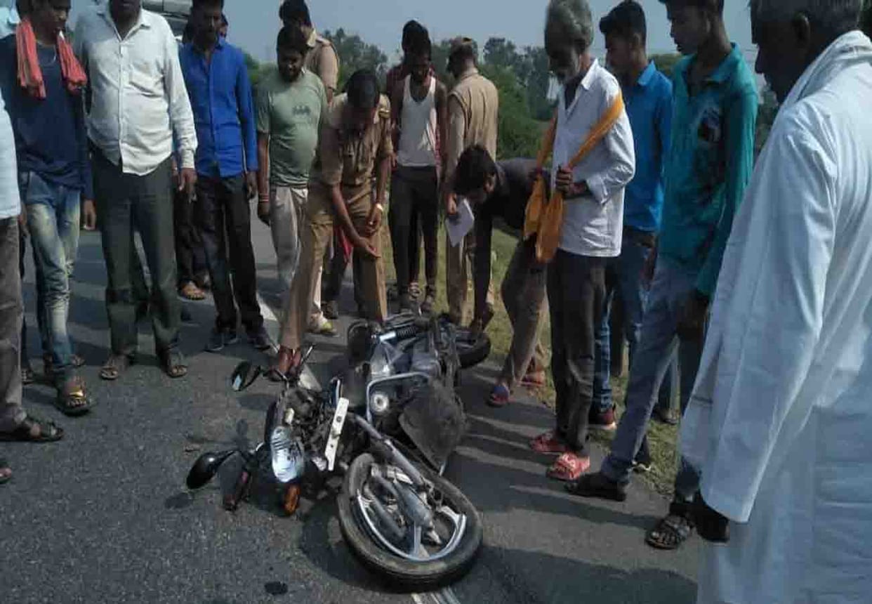 road accident in jalaun two died one injured