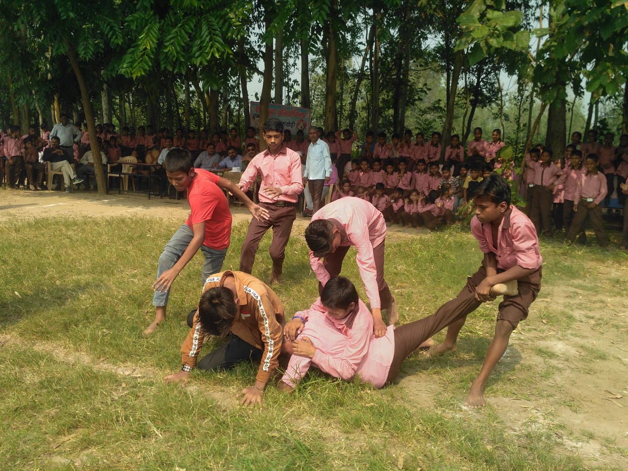 Sonia and Vantika showed their strength in the race