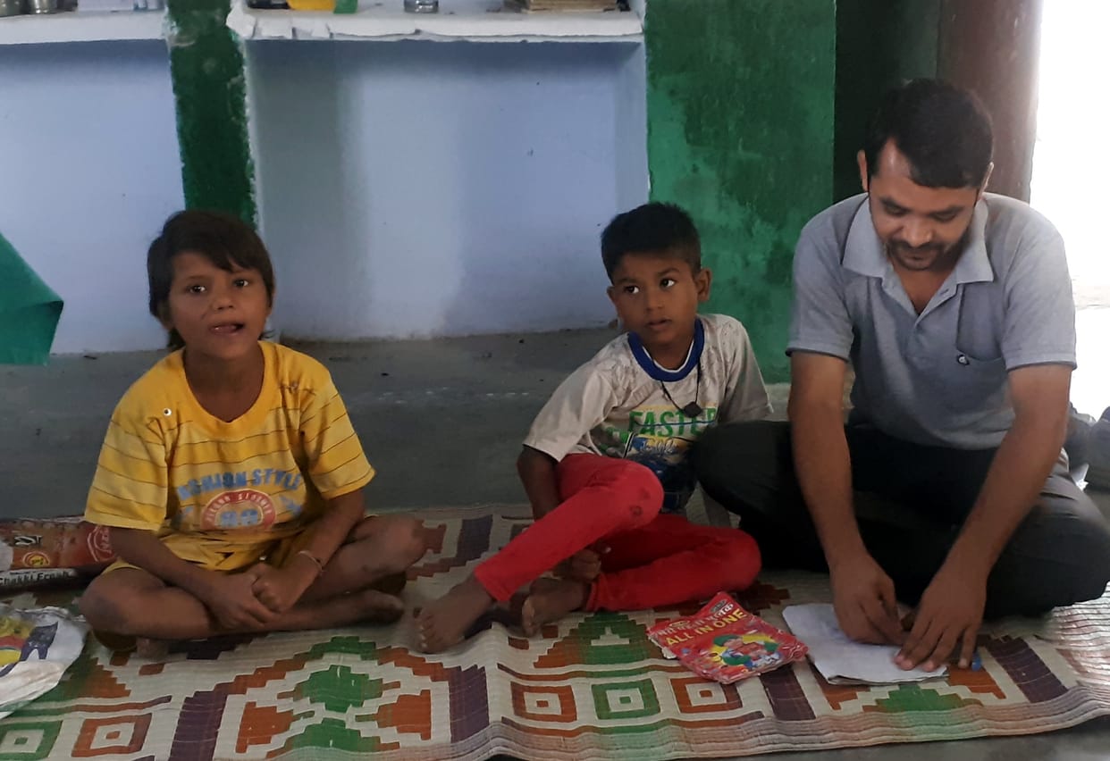 Adjustment ineffective, two teachers teaching five children