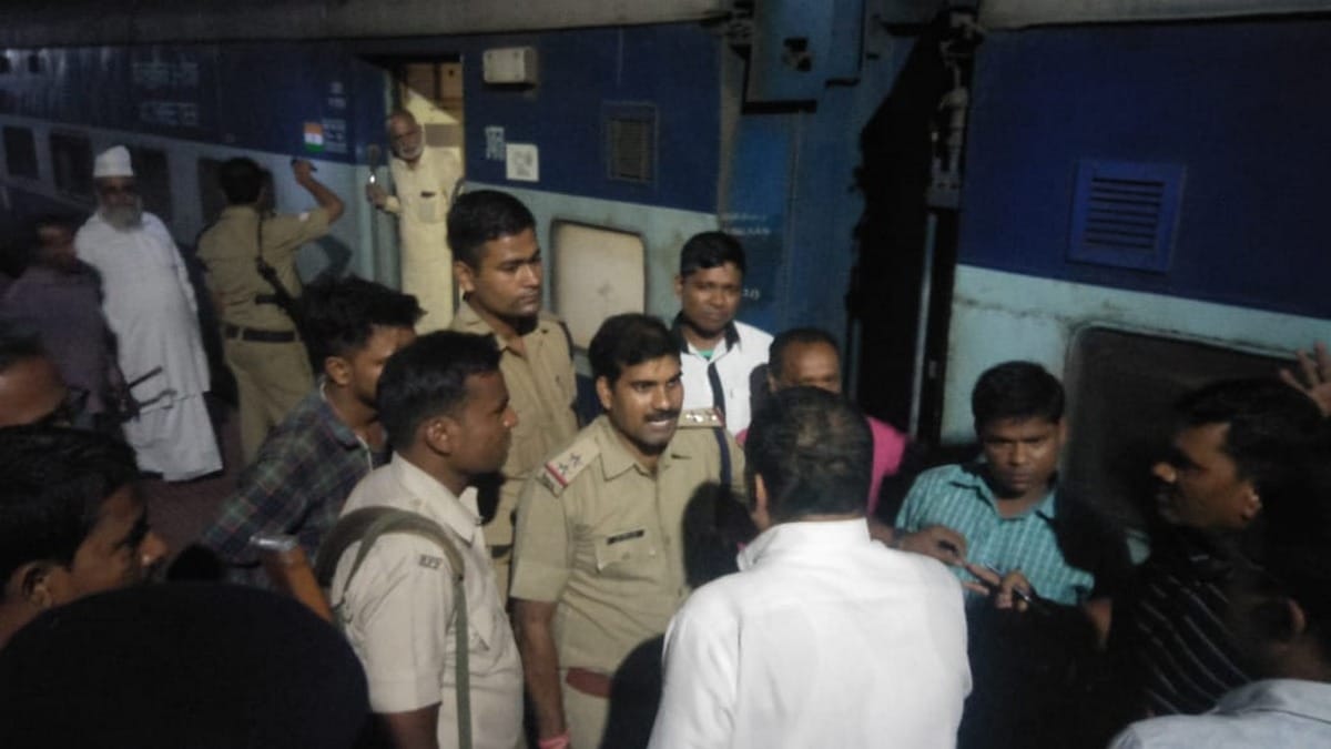 man died hit by a train Foot stuck in track while crossing railway line in saiyadraja chandauli
