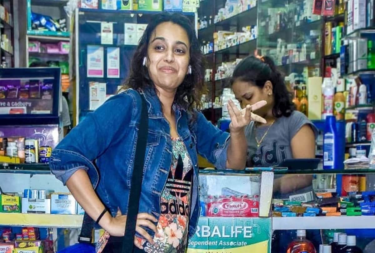 bollywood Actress Swara Bhasker at Medical Shop old Photos and Videos are Viral
