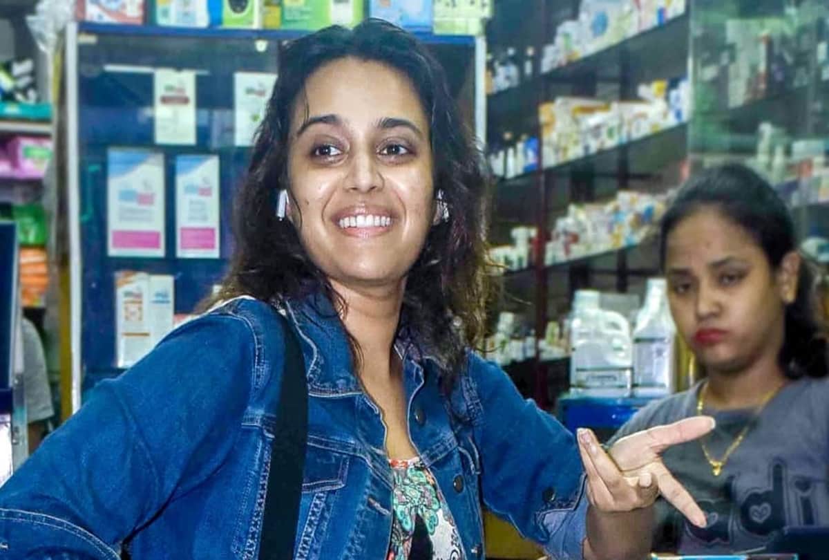 bollywood Actress Swara Bhasker at Medical Shop old Photos and Videos are Viral