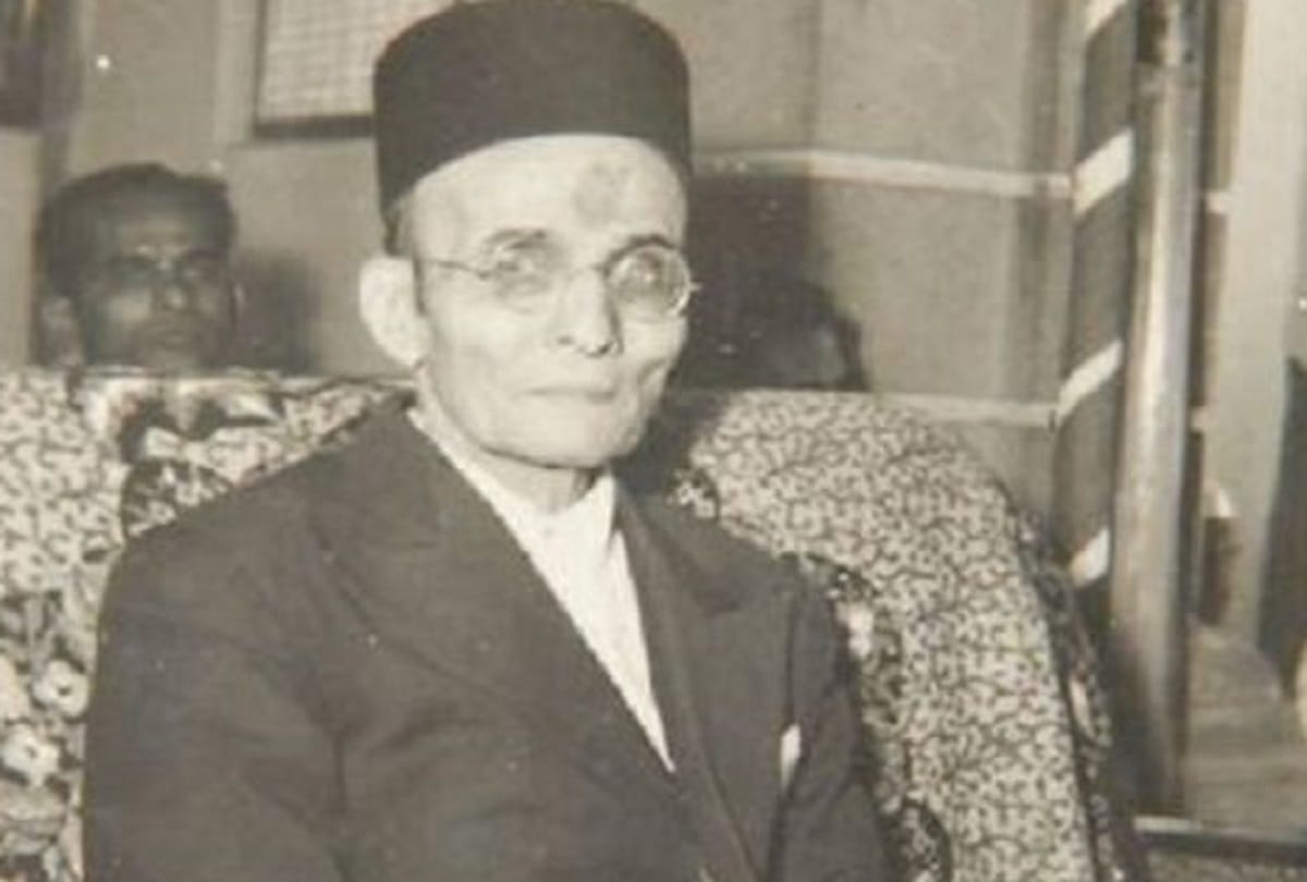Congress-affiliated Seva Dal distributed a book on Veer Savarkar