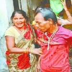 कब्जामुक्त कराने गई पुलिस टीम के सामने मिट्टी का तेल डालने वाला परिवार