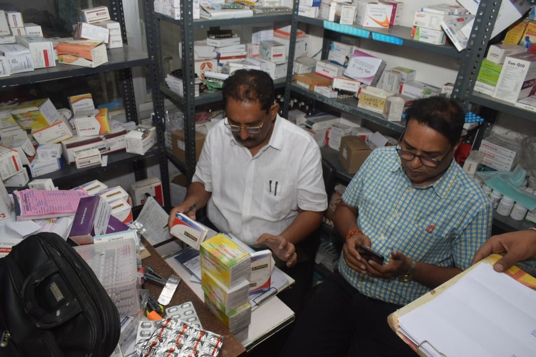 50 thousand medicines seized after raiding medical store