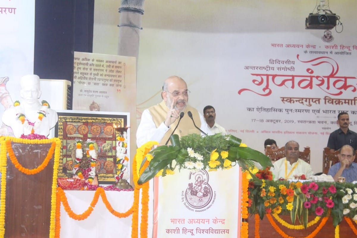 Home Minister Amit Shah yogi adityanath reached in bhu campus varanasi