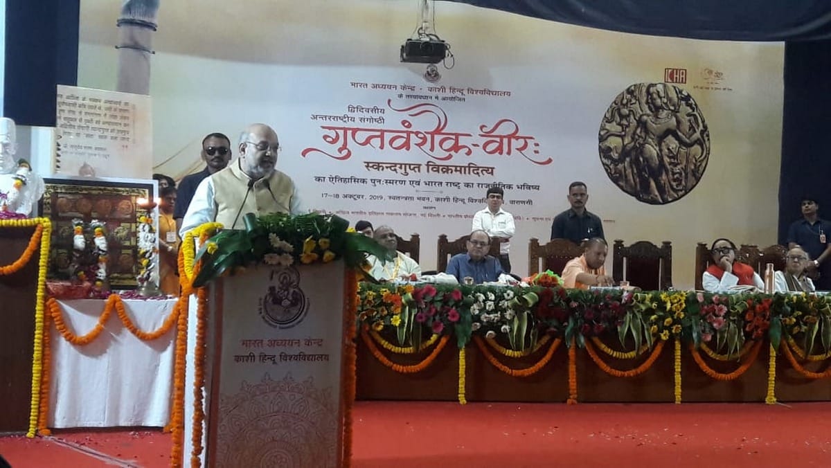 Home Minister Amit Shah yogi adityanath reached in bhu campus varanasi