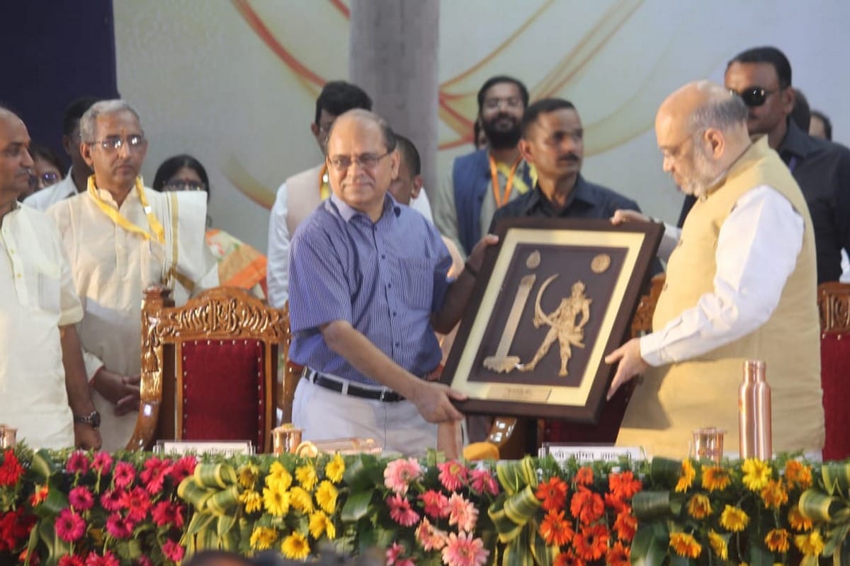 Home Minister Amit Shah yogi adityanath reached in bhu campus varanasi