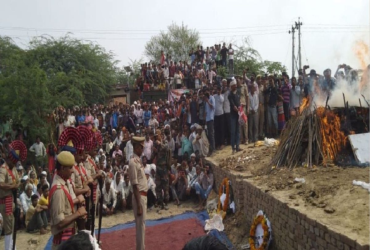 funeral of army jawan who died in road accident mathura news
