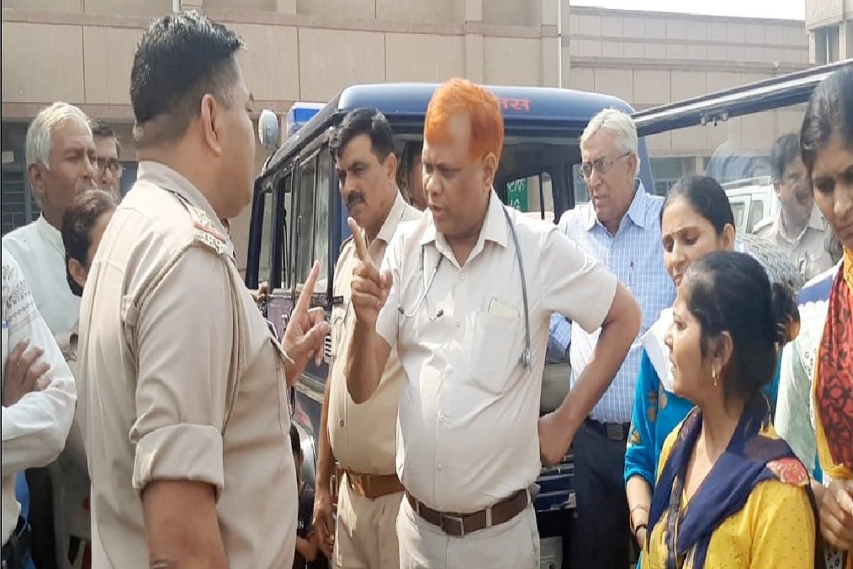Fight between two women in district hospital at Baghpat city