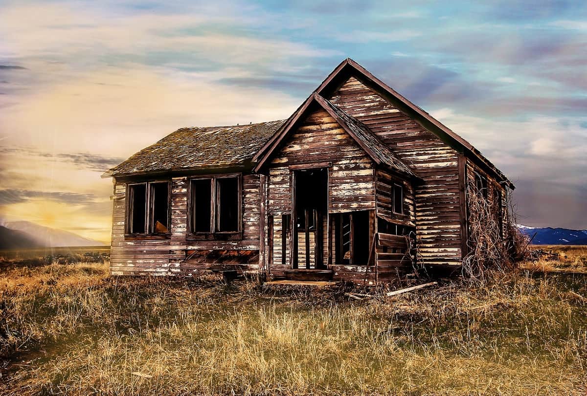 Family Spent 9 Years in a Underground place Waiting for the End of world