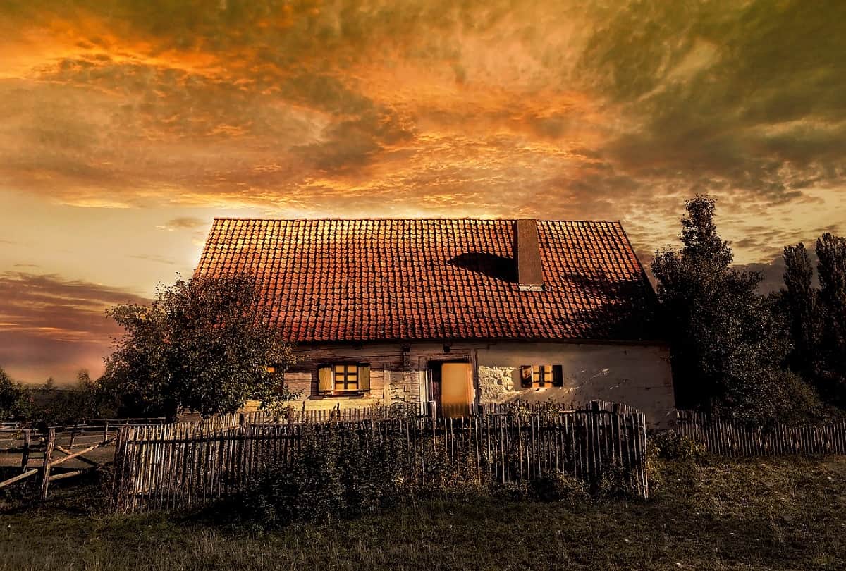 Family Spent 9 Years in a Underground place Waiting for the End of world