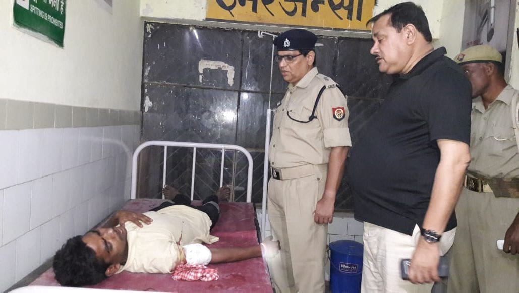 25 thousand prize named criminal injured in police firing