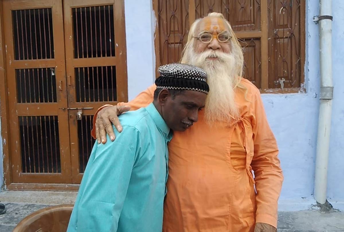 unity seen before ayodhya decision by supreme court, iqbal ansari meets pujari satyendra