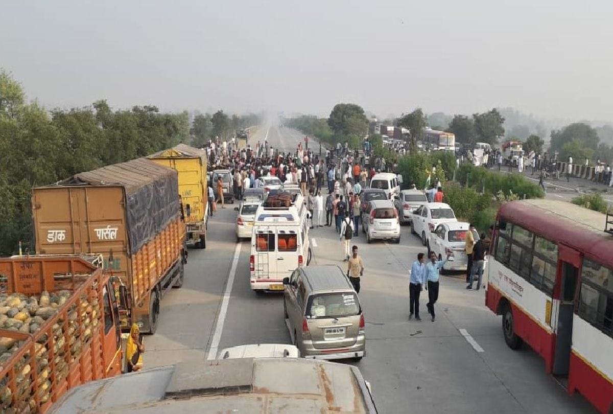 Yamuna express way Villagers Jaam After Army Soldier Death Demands For Martyr Status