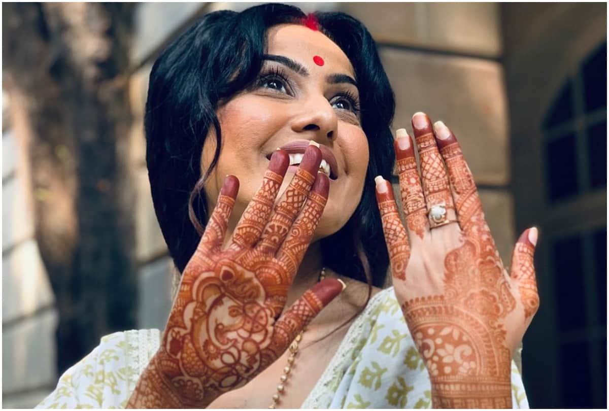 bigg boss ex contestant kamya panjabi share wedding card with shalabh dang