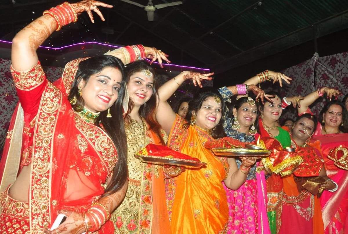 Karwa Chauth 2020 see pictures of married women celebrating festival