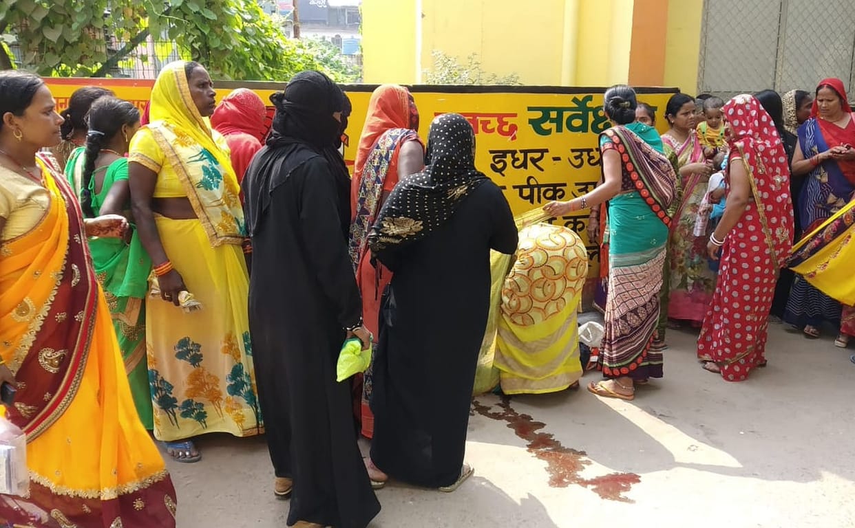 prignent lady child died, delivery on road