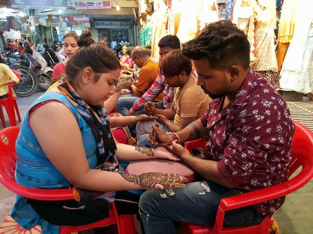 Suhagins created the mehndi in the name of Piya